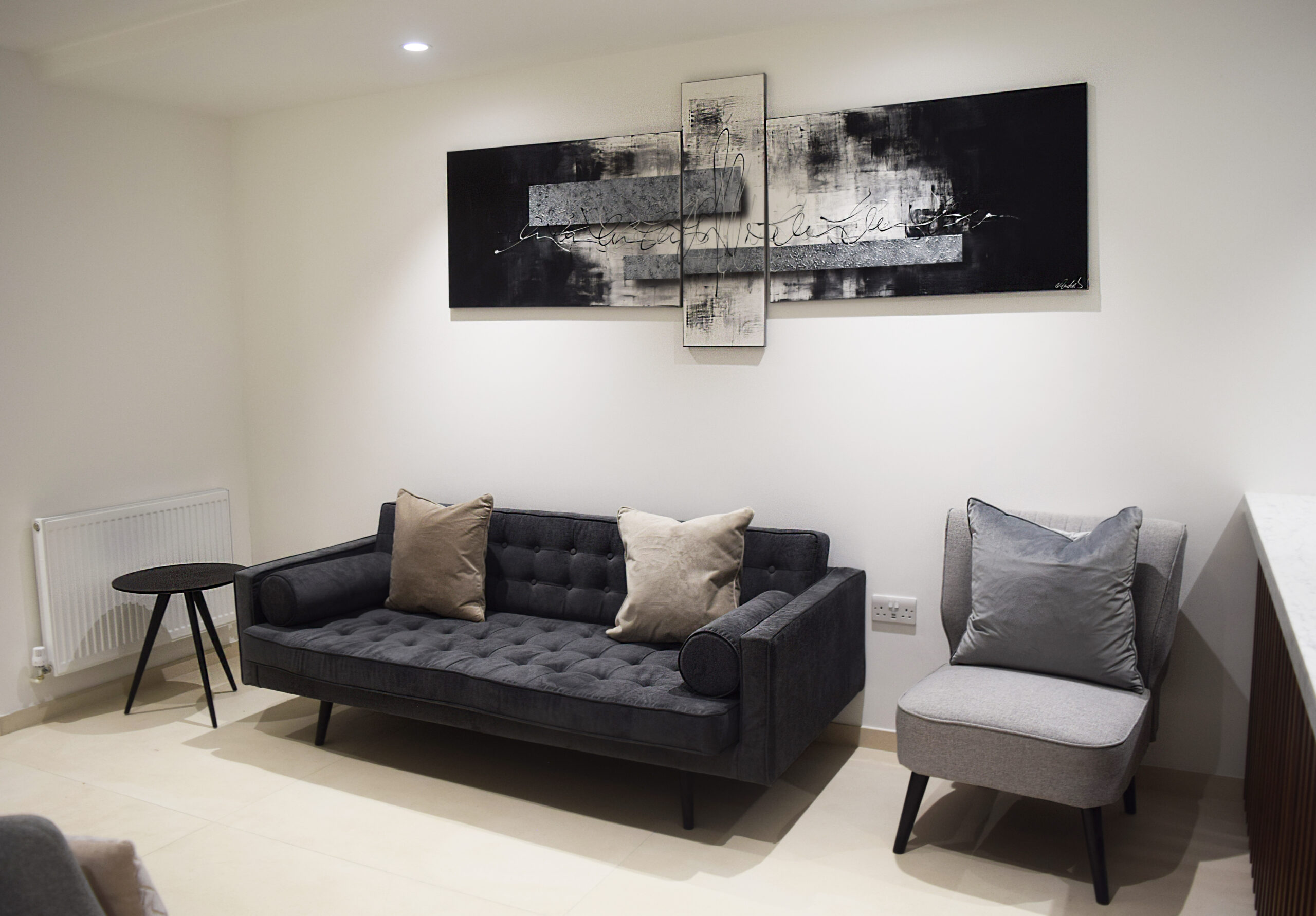 Dr De Silva - office, waiting room