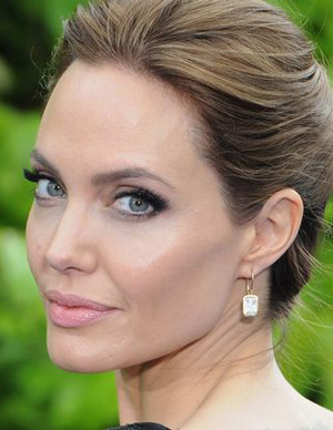 Dr Julian De Silva discusses the ‘perfect nose’ - Angelina Jolie has also made the lost of most copied noses