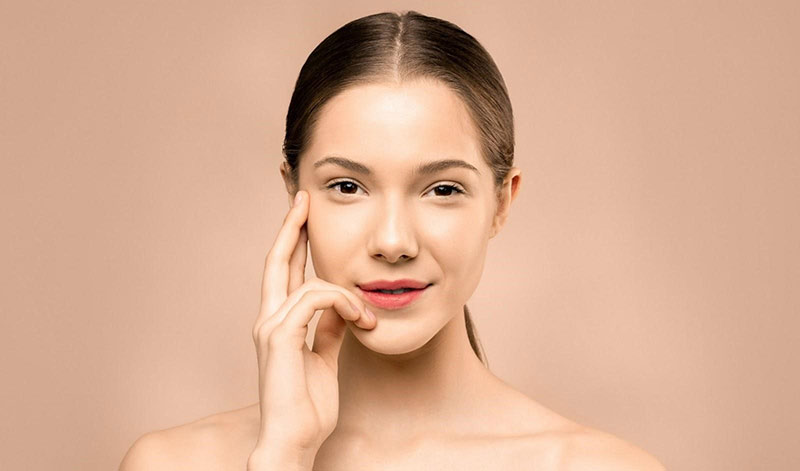 FAQs about Facelifts: female model